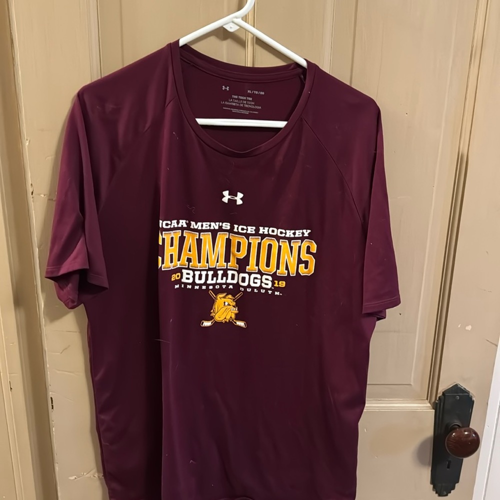 Minnesota Duluth (UMD Bulldogs) ncaa hockey championship tech tee!